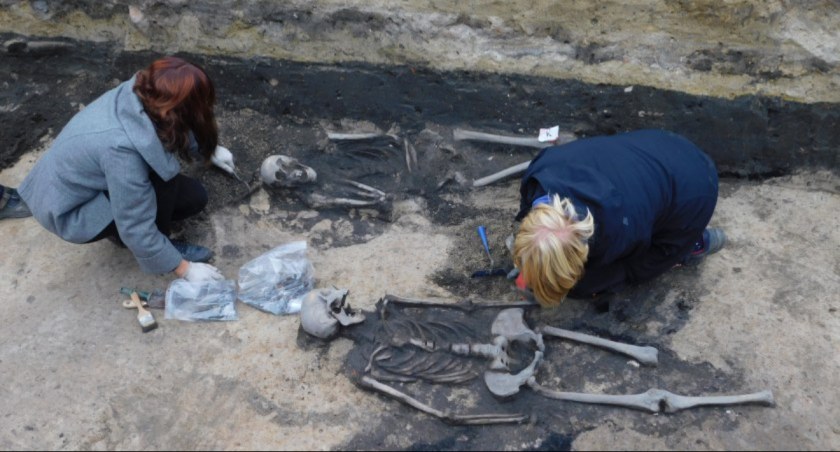 Na zdjęciu badania archeologiczne na pierwszy remontowany odcinku ulicy Reymonta
