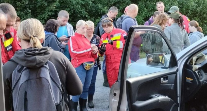 Na zdjęciu grupa poszukiwawcza, która 12 sierpnia odnalazła rower pani Zofii, fot. KP PSP Radomsko
