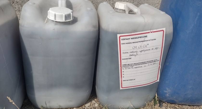 Na zdjęciu chemikalia przy ulicy Żeromskiego, fot. Czytelnik