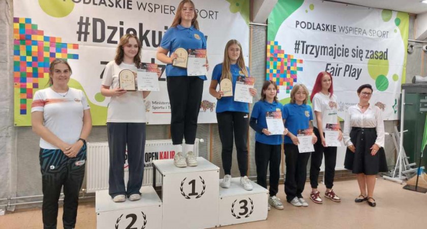 Na zdjęciu zawodniczki fot. Facebook/Okręgowy Klub Strzelectwa Sportowego 10-ka