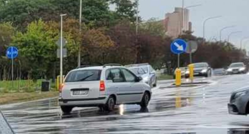 Na zdjęciu ruch pojazdów
