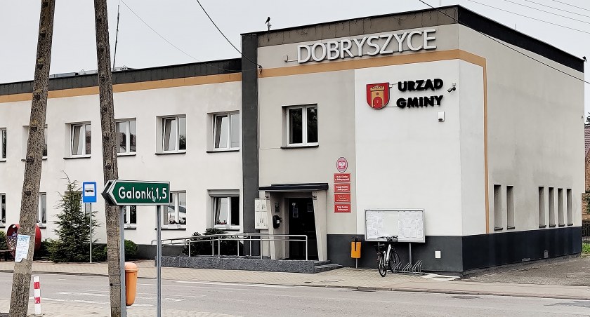 Na zdjęciu urząd gminy Dobryszyce
