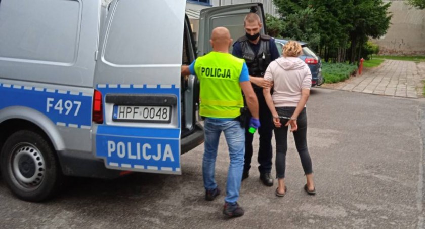 Na zdjęciu Ewa P. przed posiedzeniem aresztowym