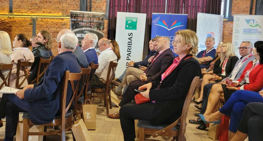 Na zdjęciu uczestnicy forum