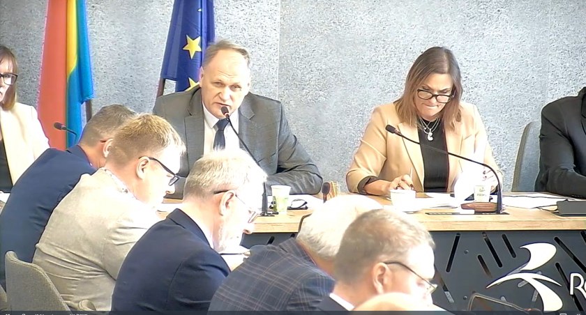 Na zdjęciu radni podczas piątkowych obrad