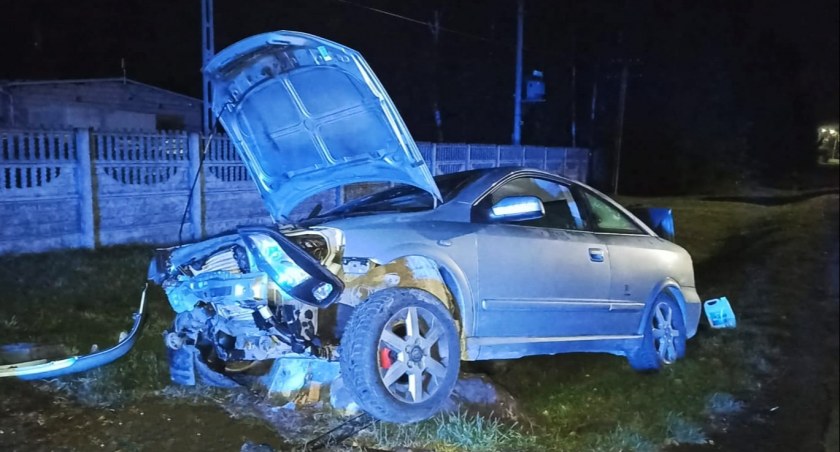 Na zdjęciu rozbity samochód 54-latka, fot. KPP Radomsko