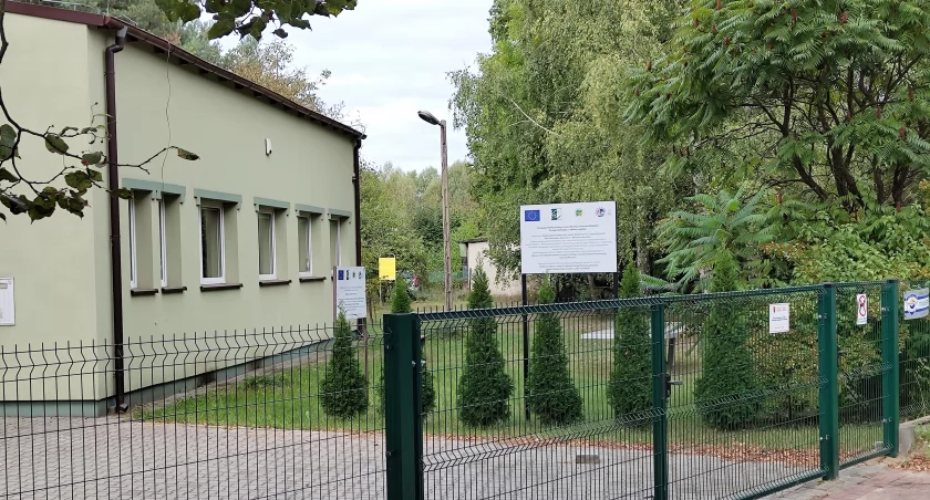 Na zdjęciu świetlica wiejska w miejscowości Rożny