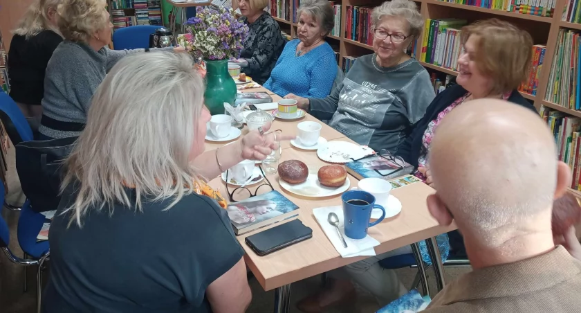 Na zdjęciu spotkanie z Marią Nurowską fot. Facebook/Miejska Biblioteka Publiczna