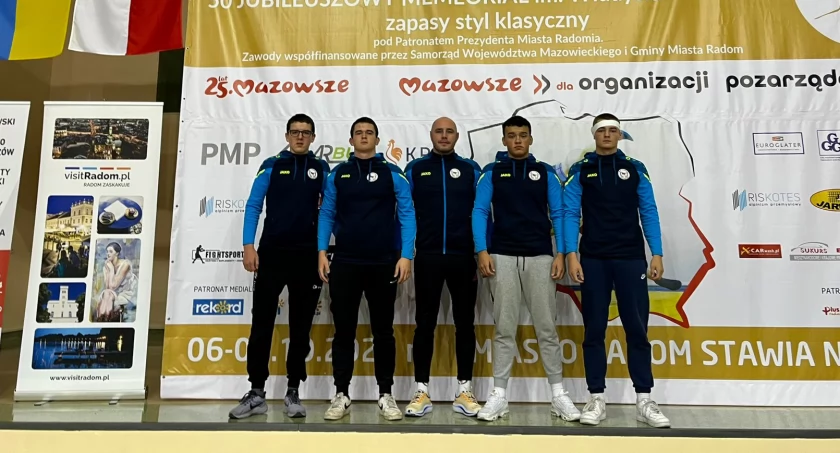 Na zdjęciu radomszczańscy zapaśnicy