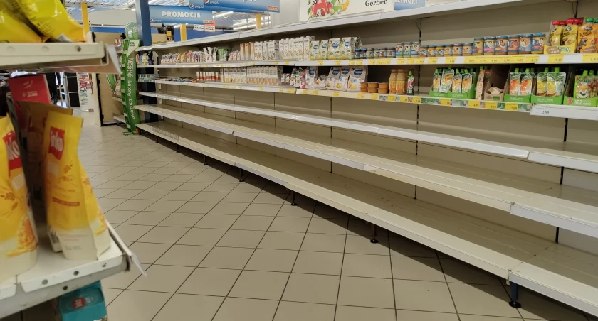 Na zdjęciu puste półki w sklepie przy ul. Leszka Czarnego