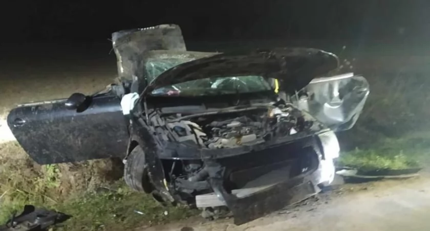 Na zdjęciu rozbite auto, fot. KP PSP Radomsko 