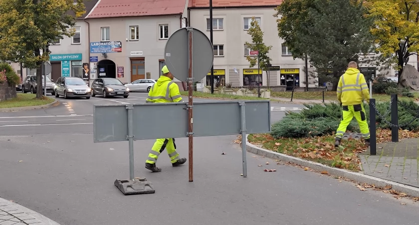 Na zdjęciu zakaz wjazdu w ulicę Reymonta