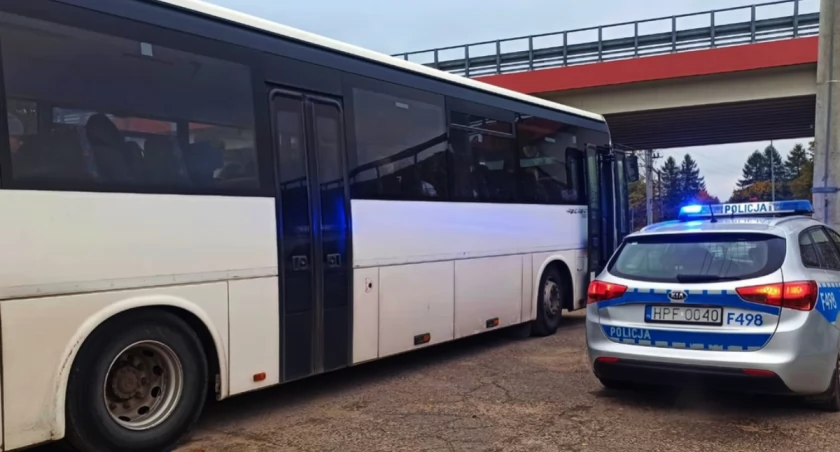Na zdjęciu autobus, którym kierował pijany kierowca, fot. KPP Radomsko 