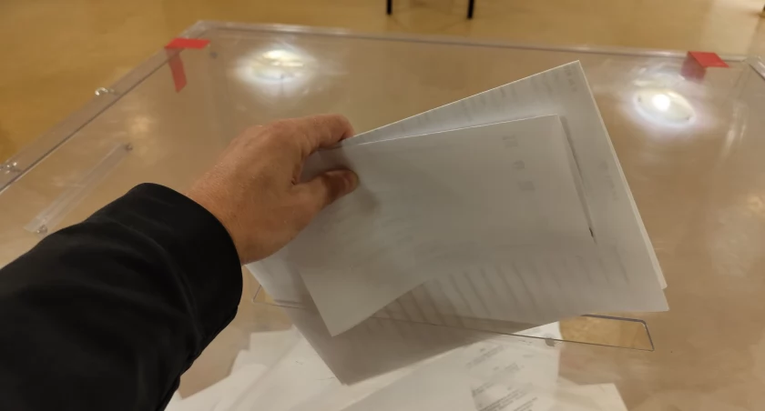 Na zdjęciu głosowanie w lokalu wyborczym