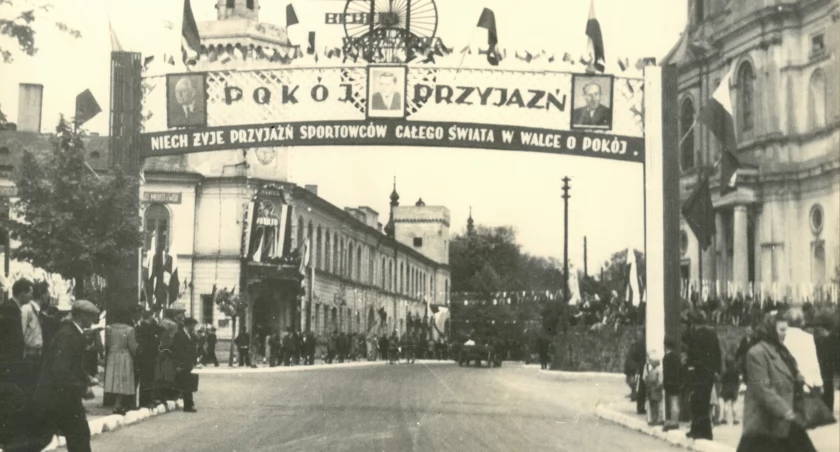 Na zdjęciu Radomsko, Wyścig Pokoju, rok 1957. Fot. Zbiory muzeum