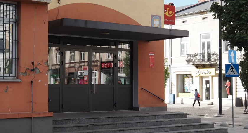 Na zdjęciu Poczta Polska przy placu 3 Maja