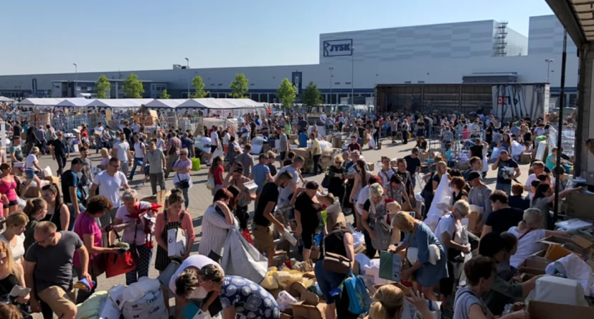 Na zdjęciu charytatywny kiermasz Jysk, rok 2018, fot. Jysk