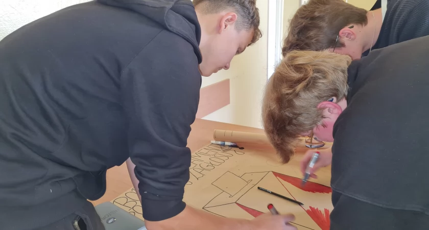 Na zdjęciu uczniowie, którzy wzięli udział w wyborach