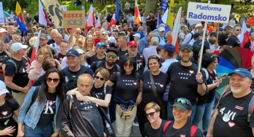 Na zdjęciu radomszczanie na Marszu Miliona Serc