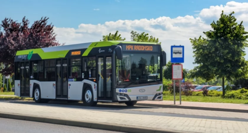 Na zdjęciu autobus na przystanku MPK fot. Facebook/Radomsko Miasto Otwarte