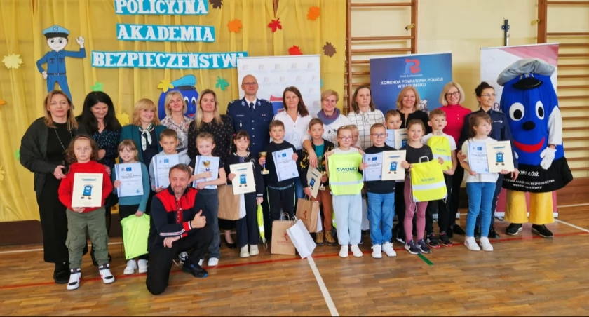 Na zdjęciu laureaci, fot. KPP Radomsko
