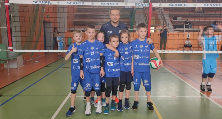 Na zdjęciu młodzi siatkarze z Radomska