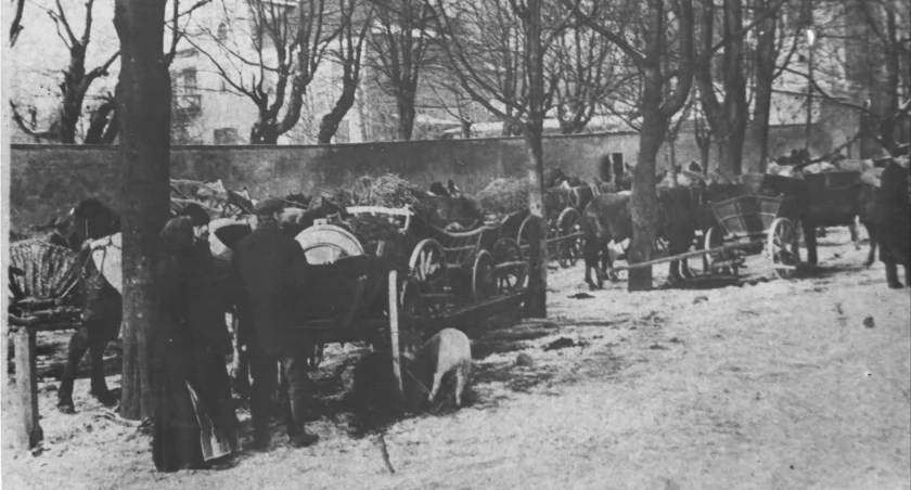 Na zdjęciu: Radomsko, początek XX wieku, okolice klasztoru. Fot. Zbiory muzeum