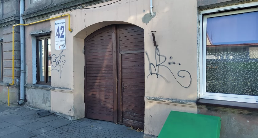 Na zdjęciu kamienica przy Narutowicza 42