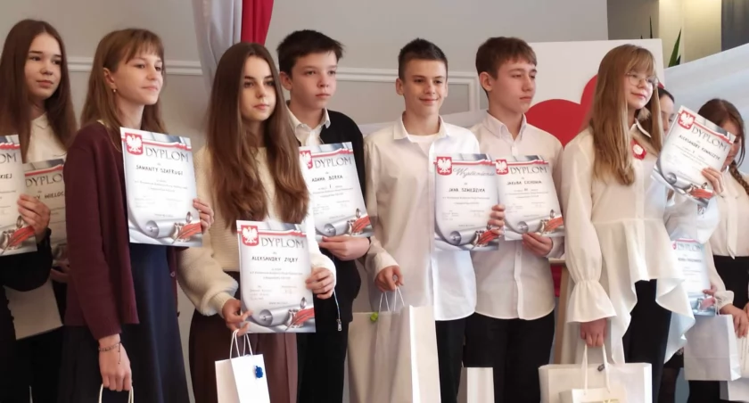 Na zdjęciu laureaci konkursu