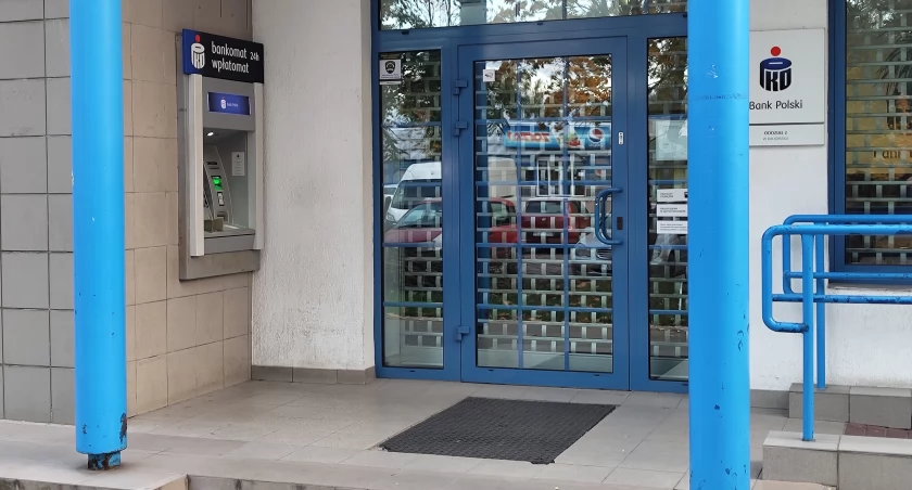 Na zdjęciu placówka banku PKO BP przy ulicy Leszka Czarnego