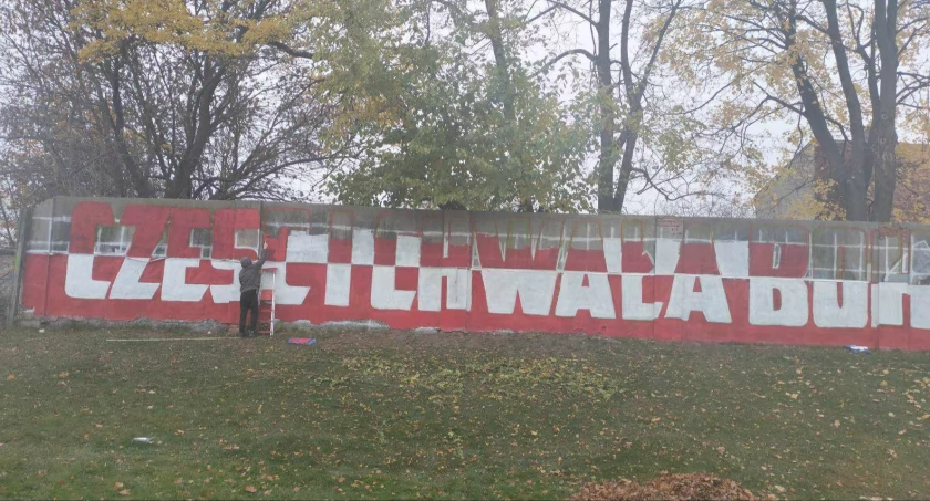 Na zdjęciu mural na boisku przy ulicy Kościuszki