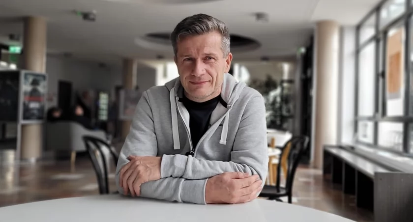 Na zdjęciu: Roman Janiec w tenisa zaczął grać po 40.