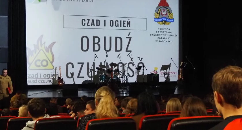 Na zdjęciu młodzież w MDK