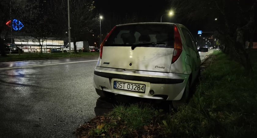 Na zdjęciu fiat, który przy Piastowskiej 