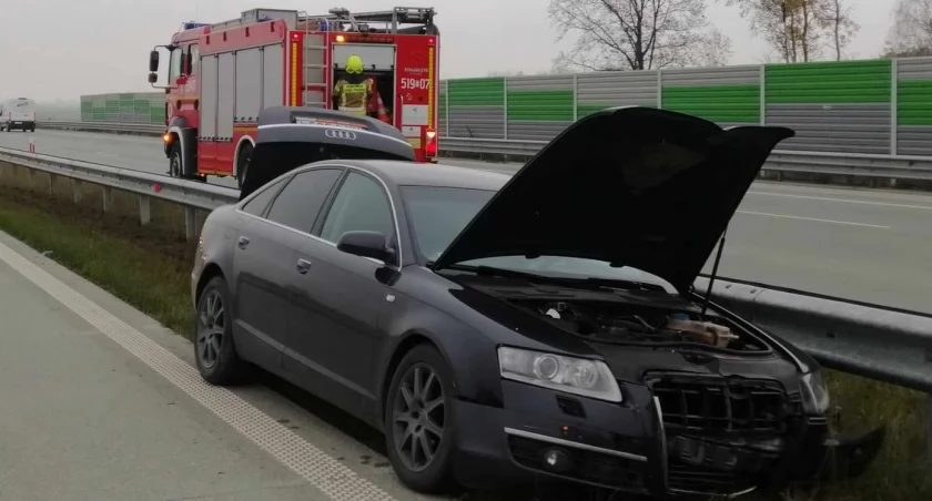 Na zdjęciu audi, którym kierował 24-latek, fot. Facebook/OSP Parzniewice