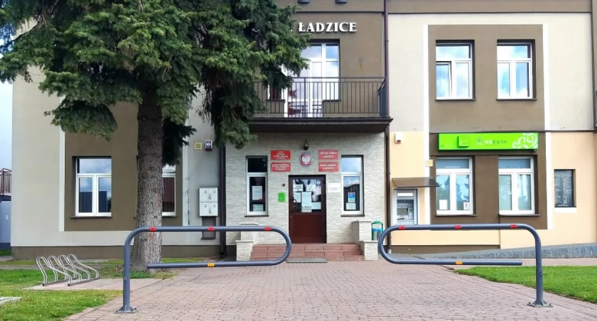 Na zdjęciu urząd w Ładzicach, fot. UG Ładzice