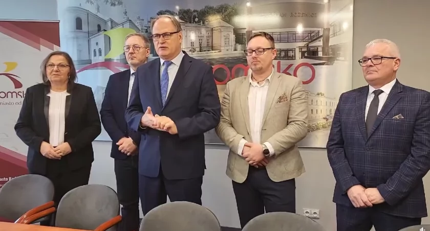 Na zdjęciu zrzut ekranu z wideo z konferencji Jarosława Ferenca