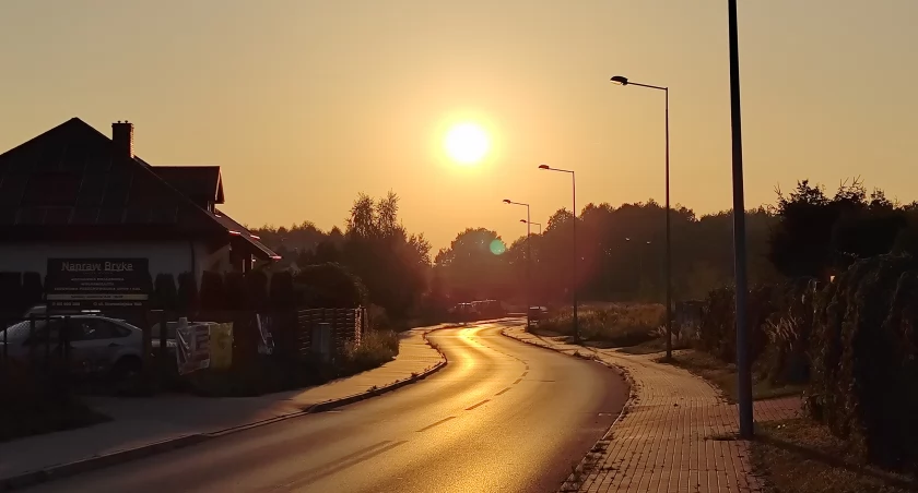 Na zdjęciu latarnie przy ulicy Jagodowej