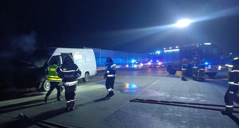 Na zdjęciu: Do pożaru doszło pół kilometra przed zjazdem na Radomsko, fot. KP PSP Radomsko