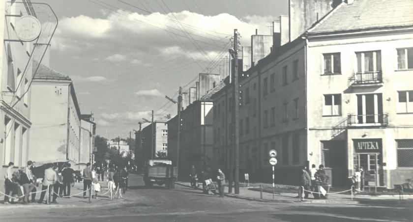 Na zdjęciu Radomsko, rok 1966. Ul. 1 Maja (obecnie Prymasa Wyszyńskiego). Fot. M. Danek