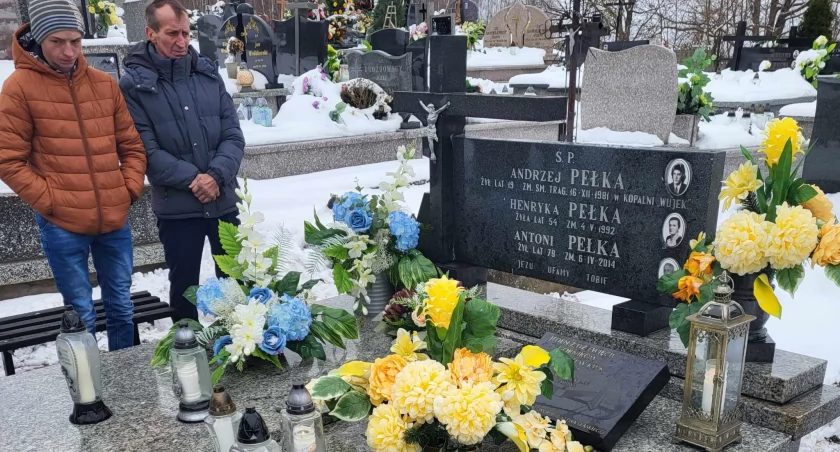 Na zdjęciu grób, w którym pochowany jest Andrzej Pełka, fot. Facebook/UM Radomsko
