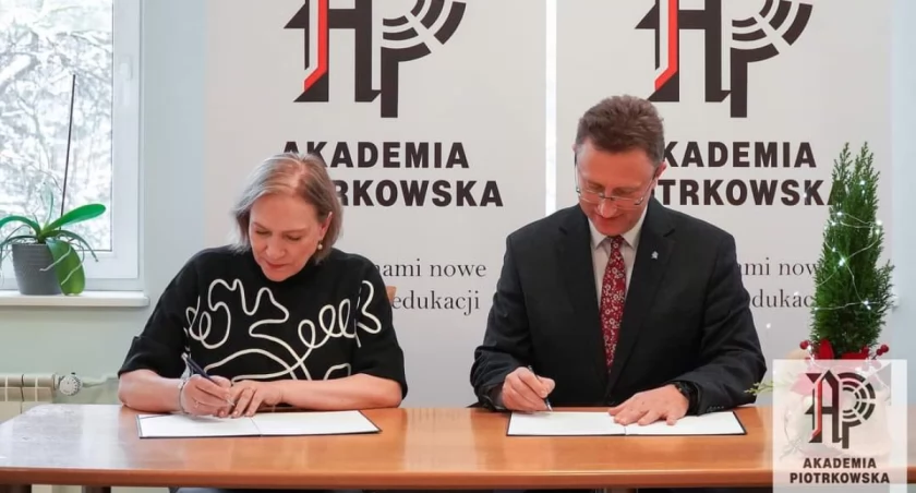 Na zdjęciu podpisanie porozumienia, fot. Facebook