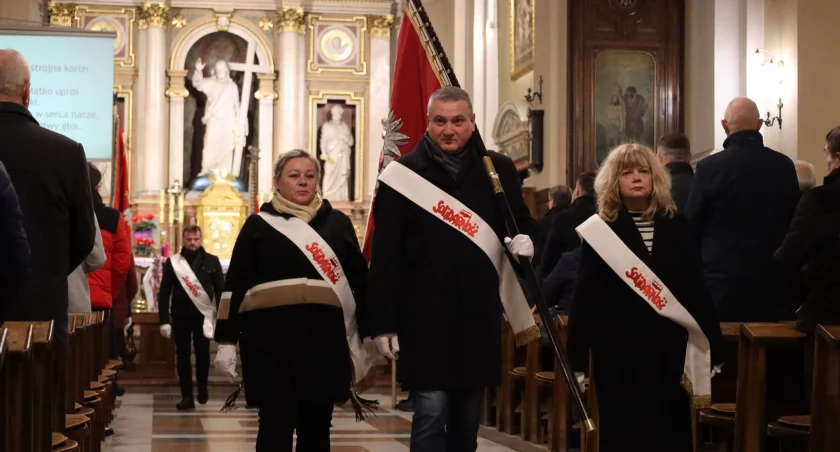 Na zdjęciu uczestnicy mszy w kolegiacie św. Lamberta, fot. Facebook/UM Radomsko