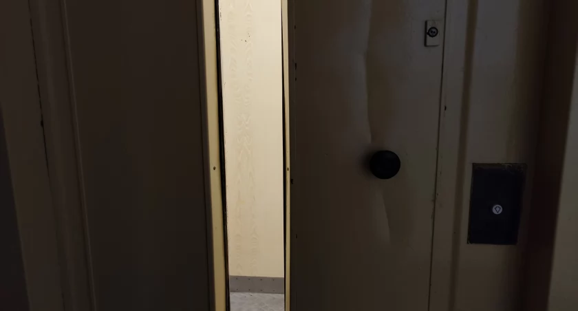 Na zdjęciu winda w bloku