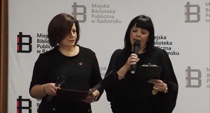 Na zdjęciu dyrekcja II LO i MBP Radomsko