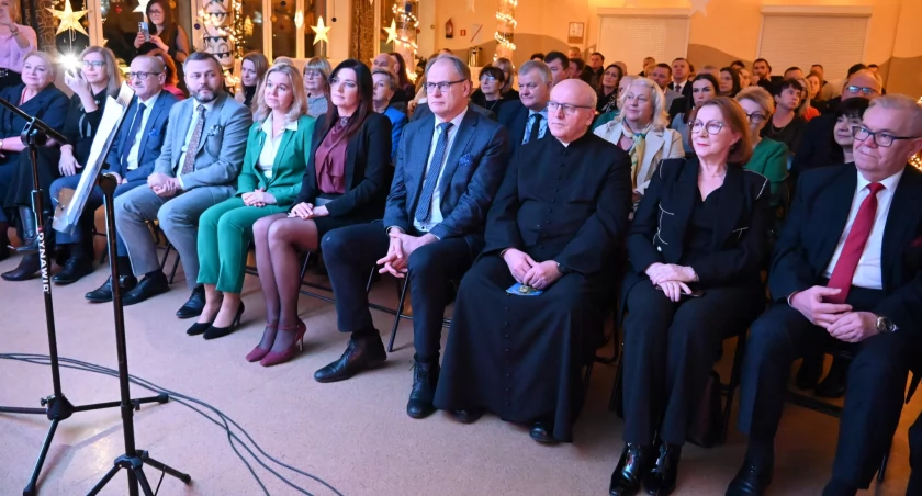 Na zdjęciu uczestnicy Powiatowej Wigilii, fot. Facebook/Starostwo Powiatowe