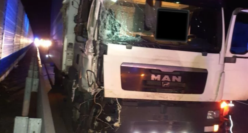 Na zdjęciu MAN, którego prowadził 56-latek, fot. KP PSP Radomsko
