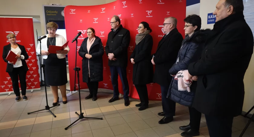 Na zdjęciu otwarcie kasy na dworcu PKP