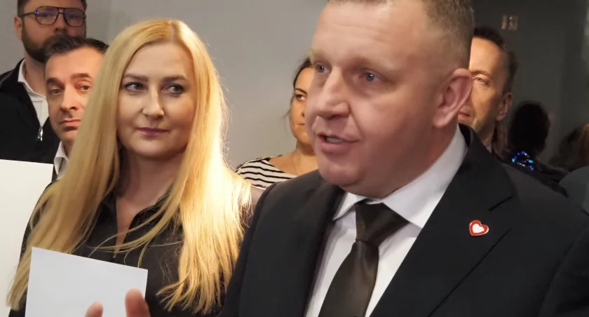 Na zdjęciu Magdalena Spólnicka i Łukasz Więcek na konferencji prasowej