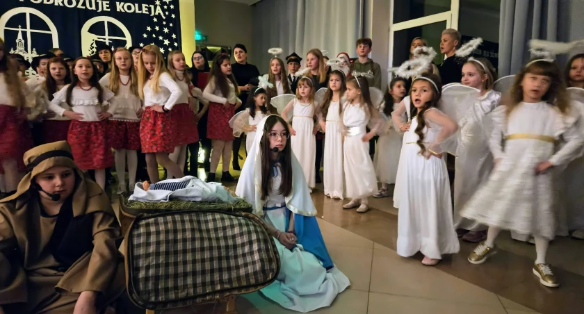 Na zdjęciu Jasełka w szkole w Kodrębie